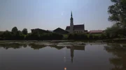 Die Vils verläuft, an ihrem Mittellauf durch das niederbayerische Bauernland.