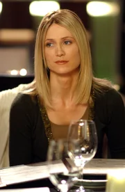 Kelly Rowan.