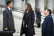 V.l.: Dr. George Huang (BD Wong), Olivia Benson (Mariska Hargitay) und Rafael Barba (Raúl Esparza)