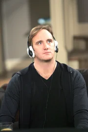 Jay Mohr (Gary).