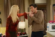 Wollen nicht wahrhaben, dass Chandler und Monica aufs Land ziehen: Phoebe (Lisa Kudrow, l.) und Ross (David Schwimmer, r.) ...