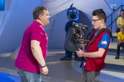 Kamerakind Gian aus Siegen (Deutschland) bei seiner ersten Einstellung: eine Großaufnahme von Moderator Elton.
