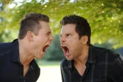 Mario (Wrestling-Star Mike "The Miz" Mizanin, l.) und Shawn (James Roday)