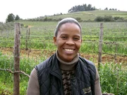 PHOENIX IM LUXUSZUG DURCH AFRIKA TEIL 1, am Donnerstag (19.06.14) um 20:15 Uhr.
Winzerin Ntsiki Biyela Ntsiki auf dem Weingut Stellekaya, SA