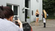 Marie spioniert Laura nach, die zum Modeln geht und auf Sara trifft...