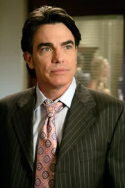 Peter Gallagher (Sandy).