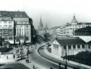 Der Wittenbergplatz mit dem KaDeWe links im Bild mit Blick auf die Gedächtniskirche um 1930.