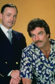 Higgins (John Hillerman, l.), Magnum (Tom Selleck)