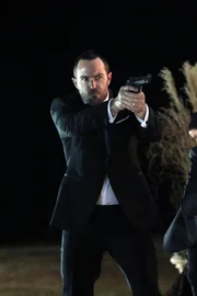 Macht als bulgarischer Auftragskiller auch in brenzligen Situationen eine gute Figur: FBI-Agent Kurt Weller (Sullivan Stapleton) ...