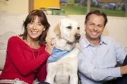 Die Moderatoren Sabine Sauer und Michael Sporer mit Hund Henry.Honorarfrei lediglich für Ankündigungen und Veröffentlichungen im Zusammenhang mit obiger BR-Sendung bei Nennung: Bild: BR/Martina Bogdahn. Andere Verwendungen nur nach entsprechender vorheriger schriftlicher Vereinbarung mit dem BR-Bildarchiv, Tel. 089 / 5900 10580, Fax 089 / 5900 10585, Mail Pressestelle.foto@br.de