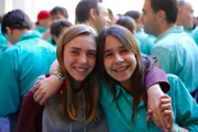 Aina (re.) und Lea (li.) in Vilafranca del Penede´s mit den Castellers de Vilafranca, Dia del Graller