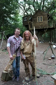 Jimmy Doherty mit einem jungsteinzeitlichen Mann.