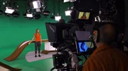 In dem "logo! extra: Ein Tag mit Jennie" gibt die logo!-Moderatorin Jennifer Sieglar ganz besondere und auch persönliche Einblicke in die logo!-Redaktion.Â