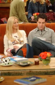 Phoebe (Lisa Kudrow, l.) und Mike (Paul Rudd, r.) planen ihre Hochzeit und sind der Meinung, dass es eine Sünde ist, so viel Geld für einen einzigen Tag auszugeben ...