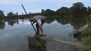 Der Karpfenbauer Hans Schiessl aus Asbach bei Schwarzenfeld in der Oberpfalz.