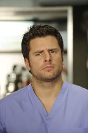 Shawn (James Roday) muss herausfinden, wer ein Interesse daran hat, das gefährliche Dornenburg-Virus auszusetzen.