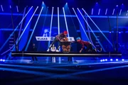 Wer ist der Stärkste, Mutigste, Schlauste? Joko (vorne r.) und Klaas (vorne l.) wollen es wissen - doch wer wird die Trophäe mit nach Hause nehmen können?