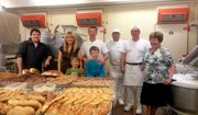 SWR Fernsehen DER BÄCKERBERATER, "Gutes Brot gegen Fertigware?", am Mittwoch (06.05.15) um 21:00 Uhr.
Markus Messemer (li.) und Familie Liebenstein.