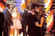 "The Secret Life of the American Teenager", "Noras Rückfall." Der Abschlussball steht vor der Tür. Während Amy den widerstrebenden Ricky bearbeitet, ist Jack auf der Suche nach einer Tanzpartnerin. Grace und Daniel entdecken auf dem Ball ihre Gefühle füreinander, beschließen aber, nichts zu überzustürzen. Weil Nora zu tief ins Glas geschaut hat, verliert sie ihren Bürojob. Erst meidet Ben jeden Kontakt mit seiner Mutter. Er überdenkt seine Haltung aber noch einmal, als ihm klar wird, dass Nora es ohne seine Hilfe wohl nicht schafft, trocken zu bleiben.Im Bild (v.li.): Sinqua Walls (Daniel), Megan Park (Grace Bowman), Greg Finley (Jack Pappas), Daren Kagasoff (Ricky Underwood), Shailene Woodley (Amy Juergens).