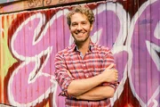 Upcycling-Experte Thomas Klotz zeigt, wie aus scheinbar wertlosem Sperrmüll kunstvolle Liebhaberstücke werden.