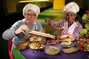 Shary und Ralph melden sich heute aus ihrer Küche und zeigen, was zu einem leckeren Kuchenfondue gehört. Außerdem verraten sie die Antwort auf folgende Frage: Was ist eine Allergie?