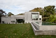 Der Bungalow mit Pool von Adrian und Megan Corrigall in Lewes.