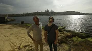 Amiaz Habtu und Jan Köppen vor der Kulisse Valettas - der Hauptstadt von Malta.