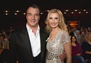 hr-fernsehen CHORFEST DER WEIHNACHTSLIEDER, Mit Eva Lind und Marc Marshall, am Mittwoch (24.12.14) um 18:00 Uhr. Moderieren das Chorfestes der Volkslieder: Eva Lind und Marc Marshall.