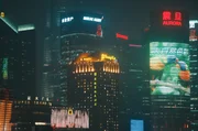 Die chinesische Metropole Hongkong ist sehr beeindruckend bei Nacht.