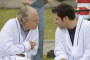 Bernie Bethel (Brad Dourif, l.) und Shawn (James Roday)