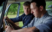 Chris Coy als Calvin Bunker (r.)