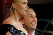Lachen bis die Polizei kommt. Helga Hahnemann im legendären Richtersketch, Diether Krebs als verdutzter Polizist oder Harald Juhnke als gewiefter Ehebrecher - bei „Ein Mordsspaß“ bleibt garantiert kein Auge trocken ... - Veronica Ferres und Otto