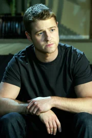 Ben McKenzie (Ryan Atwood).
