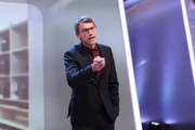 Christoph Sieber erklärt auf satirische Weise Gründe des Flüchtlingsdramas