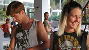 Jordi (li.) und Meike bei der Arbeit an der Bar