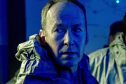 Mitten in dem NATO-Manöver "Able Archer" erfährt General Edel (Ulrich Noethen) die Wahrheit über Moritz Stamm - der Mann, der fast Teil der Familie geworden ist...