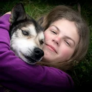 Tochter Ronja wird in diesem Jahr 14 Jahre alt. Ein wichtiger Geburtstag für die junge unerschrockene Schlittenhundeführerin, die die Leidenschaft vom Papa geerbt hat.
(Foto für alle Folgen verwendbar.)