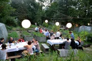 An mehreren Wochenenden im Sommer verwandelt sich der Garten in ein Restaurant.