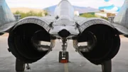 Bildunterschrift: Zwei Klimow RD-33 Düsentriebwerke liefern dem Flieger mehr als 13 Tonnen Schub.