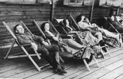 SS IN SOLAHUETTE (AUSCHWITZ)