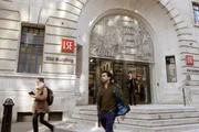 Die London School of Economics (LSE) liegt mitten im Herzen der britischen Hauptstadt, auf halbem Wege zwischen den Banken, der Innenstadt und dem Westminster-Palast.
