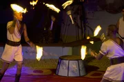 Feuer und Flammen bei einer griechisch inspirierten Show