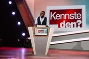 Moderator Nelson Müller in der Kulisse von "Kennste den?"