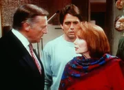 Mona (Katherine Helmond, r.) und Walter (Lloyd Bochner, l.) haben noch eine vierzig Jahre alte Rechnung offen.Tony (Tony Danza, M.) ist sprachlos ...