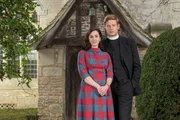 L-R: Amanda Hopkins (Morven Christie) und Sidney Chambers (James Norton)
