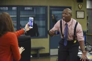 Gina Linetti (Chelsea Peretti), Terry Jeffords (Terry Crews)