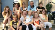 Die 10-köpfige Familie von Christine und Harald sitzt auf einem riesigen Schuldenberg