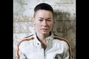 <p>Jiz Lee – die Halbasiatin ist im Körper einer Frau geboren, fühlt sich aber keinem Geschlecht zugehörig, sondern sieht sich als genderqueer oder nicht-binär.</p>