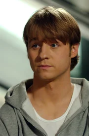 Benjamin McKenzie (Ryan Atwood).