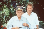 Gendarm Gilch (Maxl Graf, l.); Dr. Thomas Burgner (Gerhart Lippert, r.)